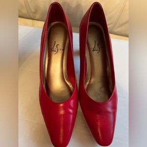 Lifestride high-heeled red pumps. Size 7 1/2.